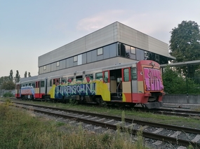 铁路轨道集装箱涂鸦图片